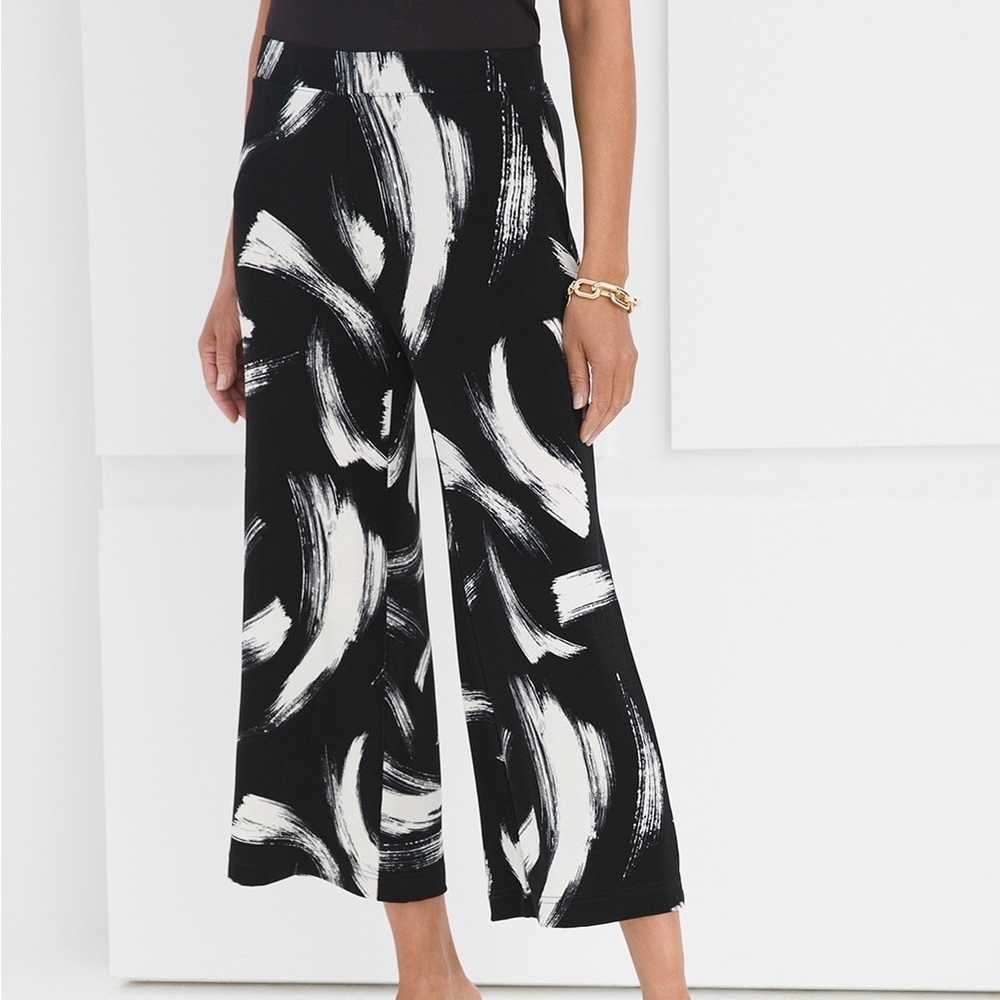Chico’s Travelers Classic Pants Black White Abstract Printed Crops — 2/L